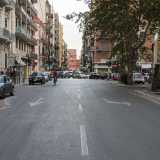 Il nostro viaggio parte da piazza Luigi di Savoia: di fronte a noi sullo sfondo il teatro Petruzzelli, emblema dell�elegante �Quartiere Umbertino�. Qui per� � un�altra storia